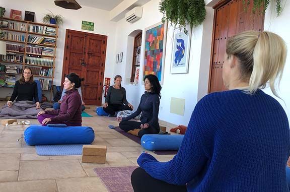 retiro de Hatha Yoga y Yoga Nidra en Cabo de Gata grupo